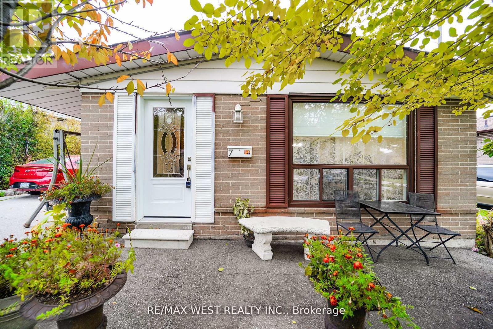 7 Bimini Crescent, Toronto, Ontario  M3N 1S1 - Photo 2 - W13102220