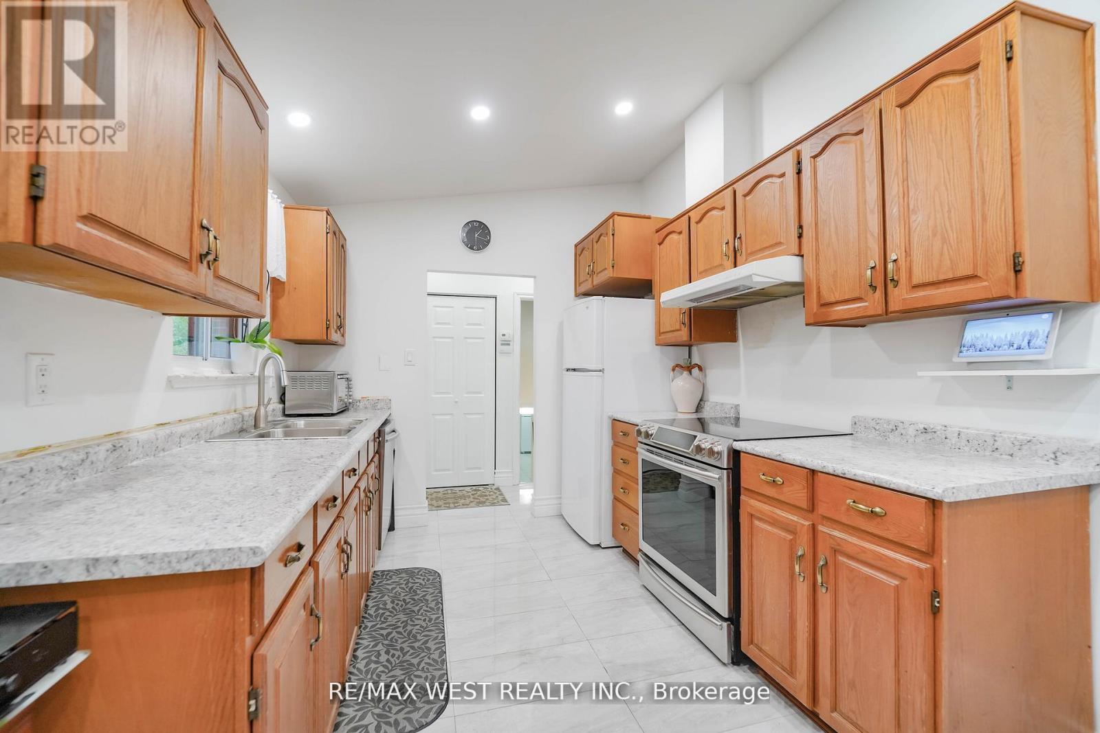 7 Bimini Crescent, Toronto, Ontario  M3N 1S1 - Photo 3 - W13102220
