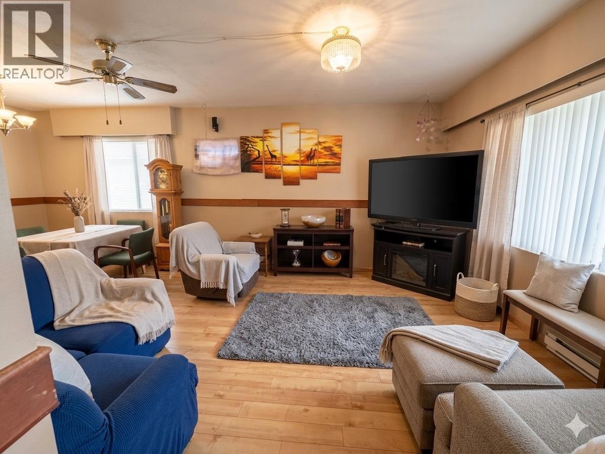 114 9th Avenue, Cranbrook, British Columbia  V1C 2M2 - Photo 3 - 10376474