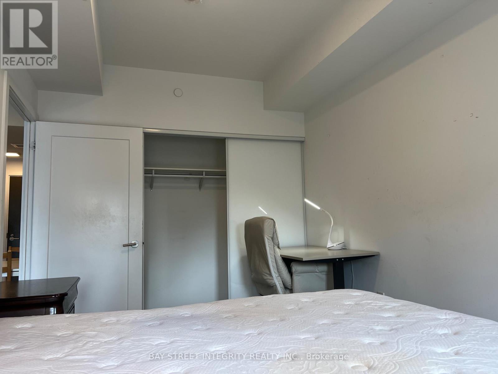 Ph8 - 50 Mccaul Street, Toronto, Ontario  M5T 0B6 - Photo 4 - C12937704