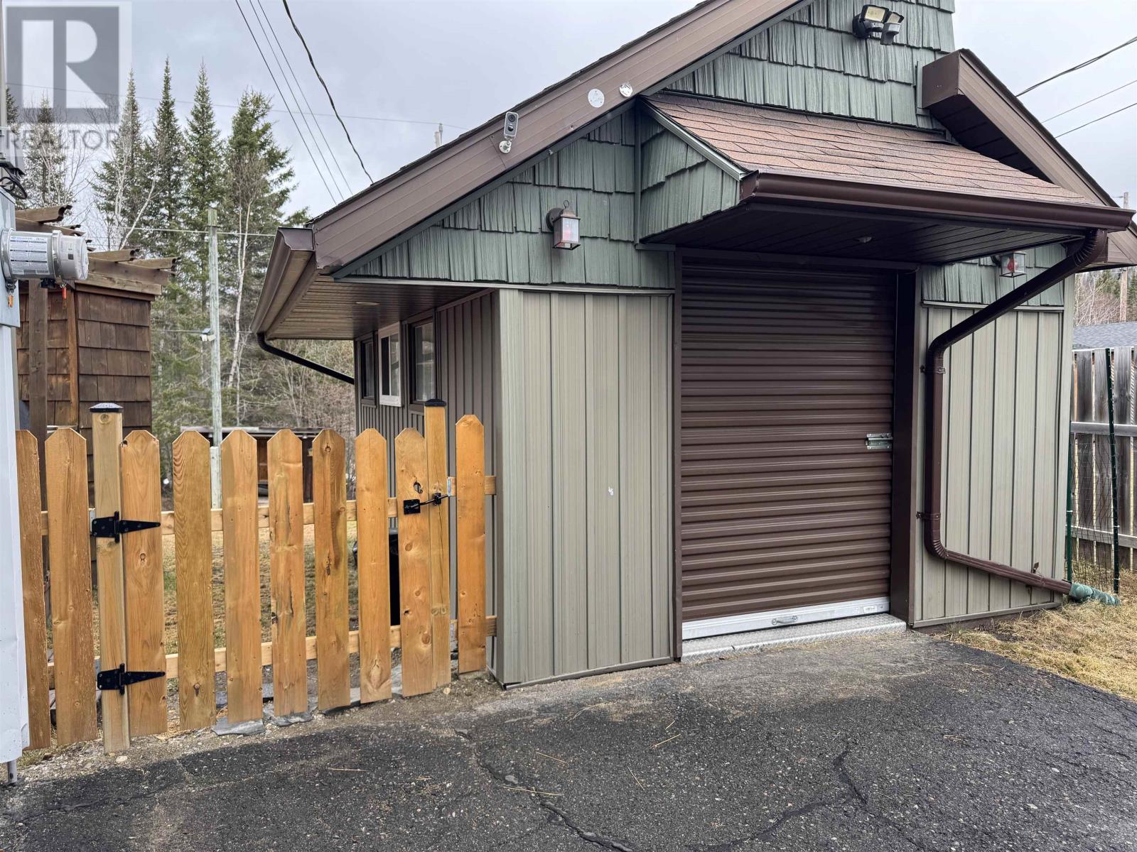 8 Matachewan Rd, Manitouwadge, Ontario  P0T 2C0 - Photo 35 - TB2600950