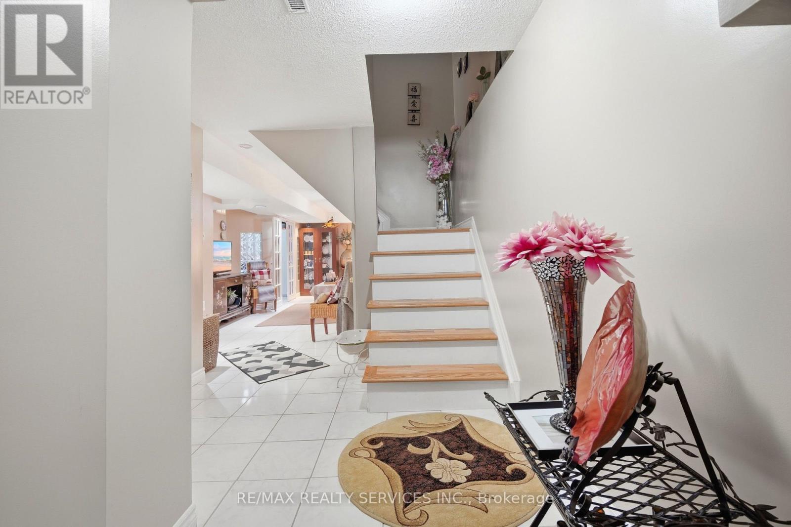 17 Metzak Drive, Brampton, Ontario  L6Z 4N3 - Photo 5 - W13097312