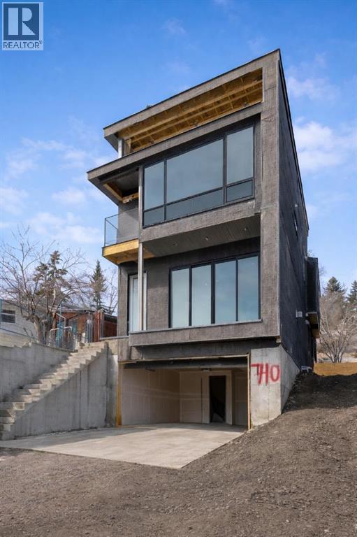 710 Bridge Crescent Ne, Calgary, Alberta  T2E 5B5 - Photo 8 - A2287938