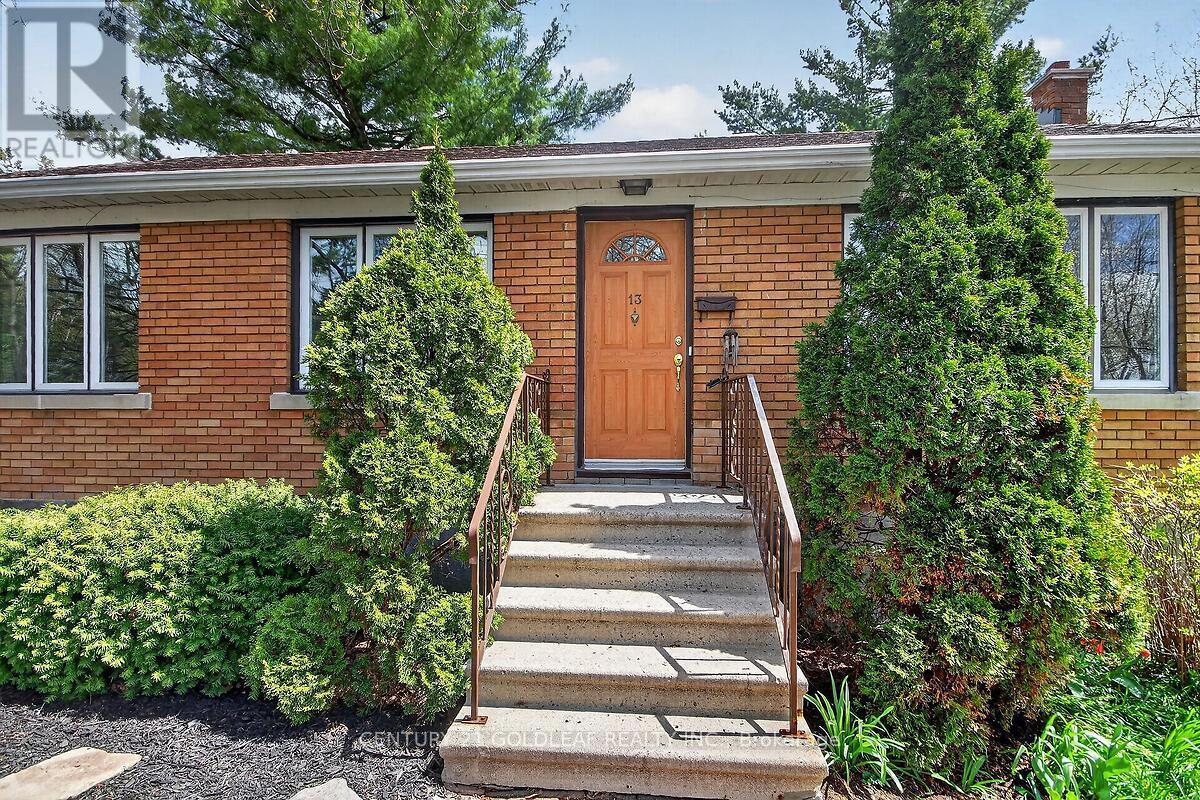 13 CROWNHILL STREET, Ottawa, Ontario