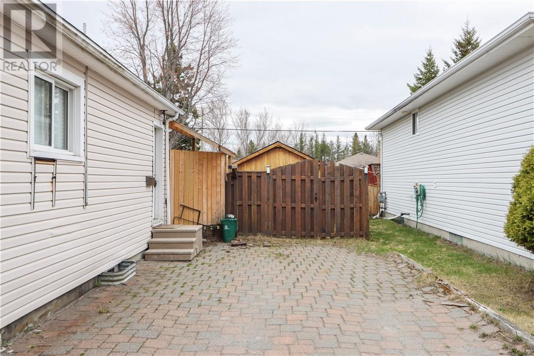 25 Caruso Street, Coniston, Ontario  P0M 1M0 - Photo 3 - 2127553