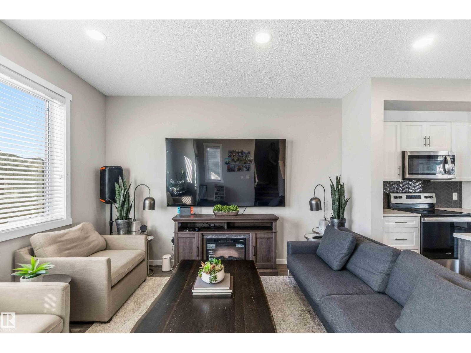 1908 25 St NW, Edmonton, Alberta  T6T 2H7 - Photo 4 - E4472969