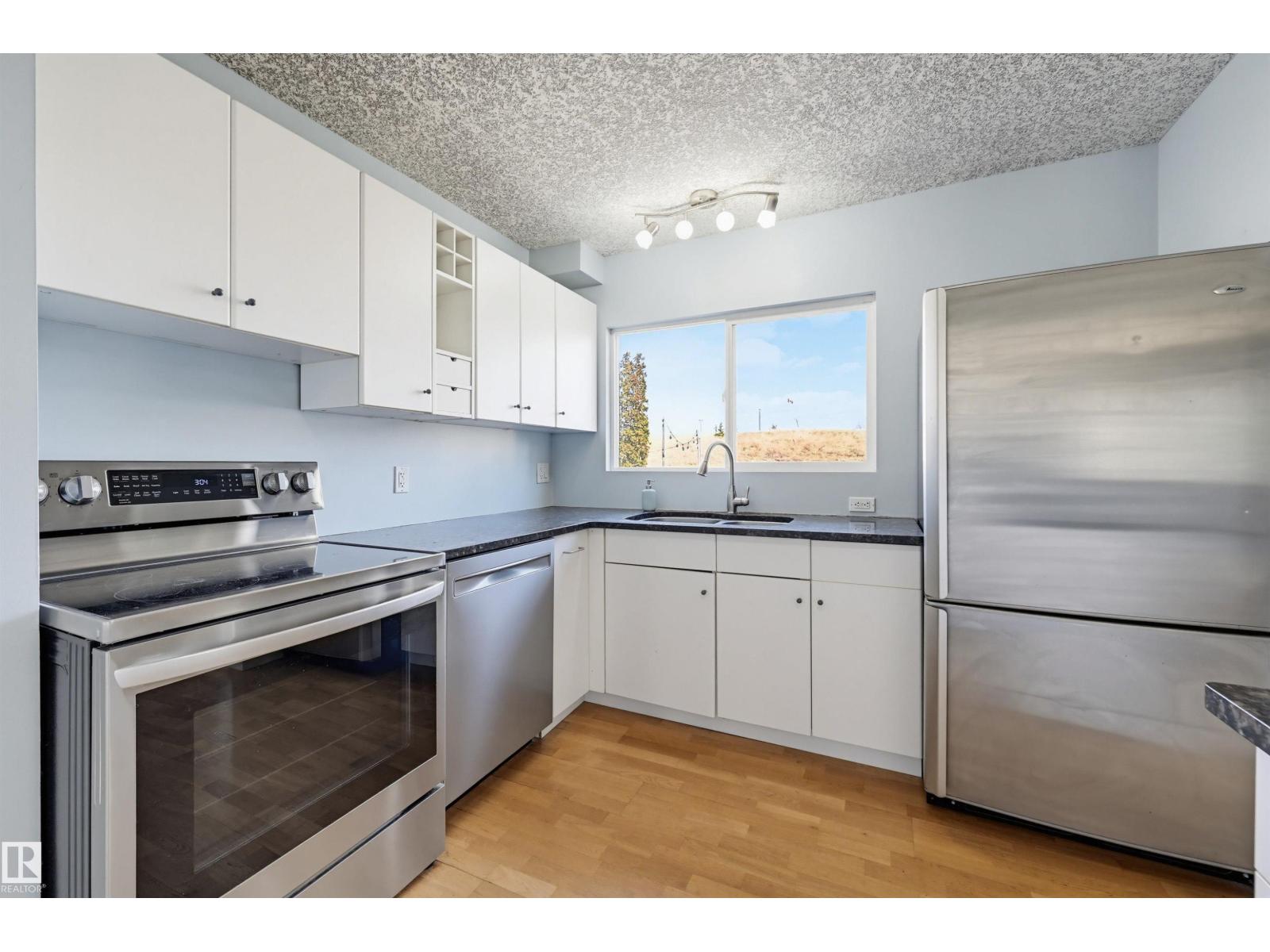 3215 104 St Nw, Edmonton, Alberta  T6J 3N5 - Photo 13 - E4486552