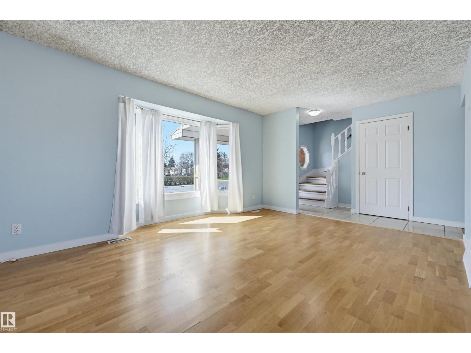 3215 104 St Nw, Edmonton, Alberta  T6J 3N5 - Photo 4 - E4486552