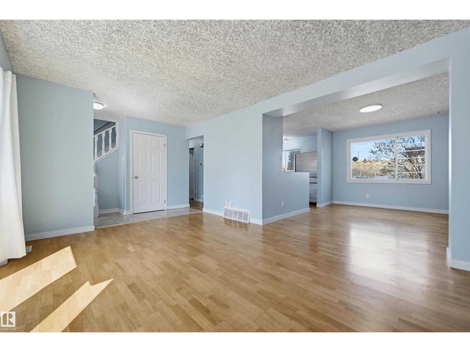 3215 104 St Nw, Edmonton, Alberta  T6J 3N5 - Photo 5 - E4486552