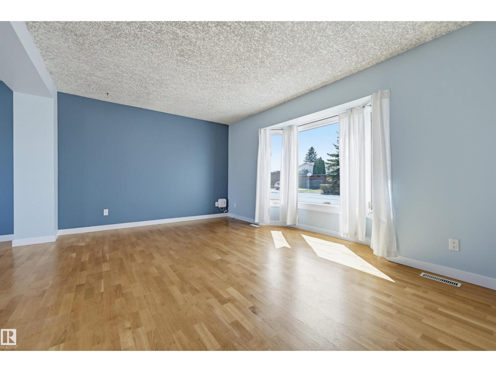 3215 104 St Nw, Edmonton, Alberta  T6J 3N5 - Photo 6 - E4486552