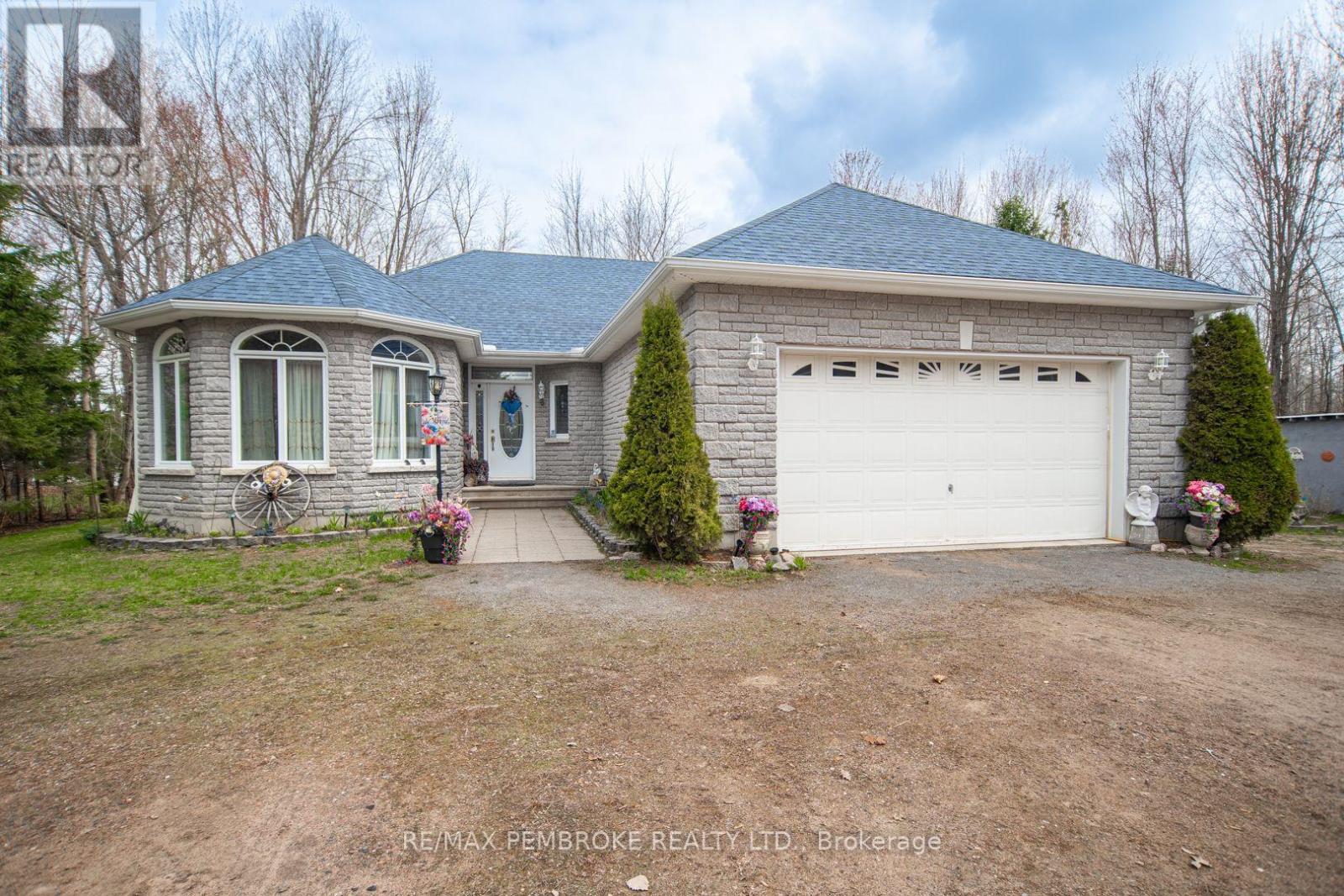 1692 Black Bay Road, Petawawa, Ontario  K8H 2W8 - Photo 1 - X13102318
