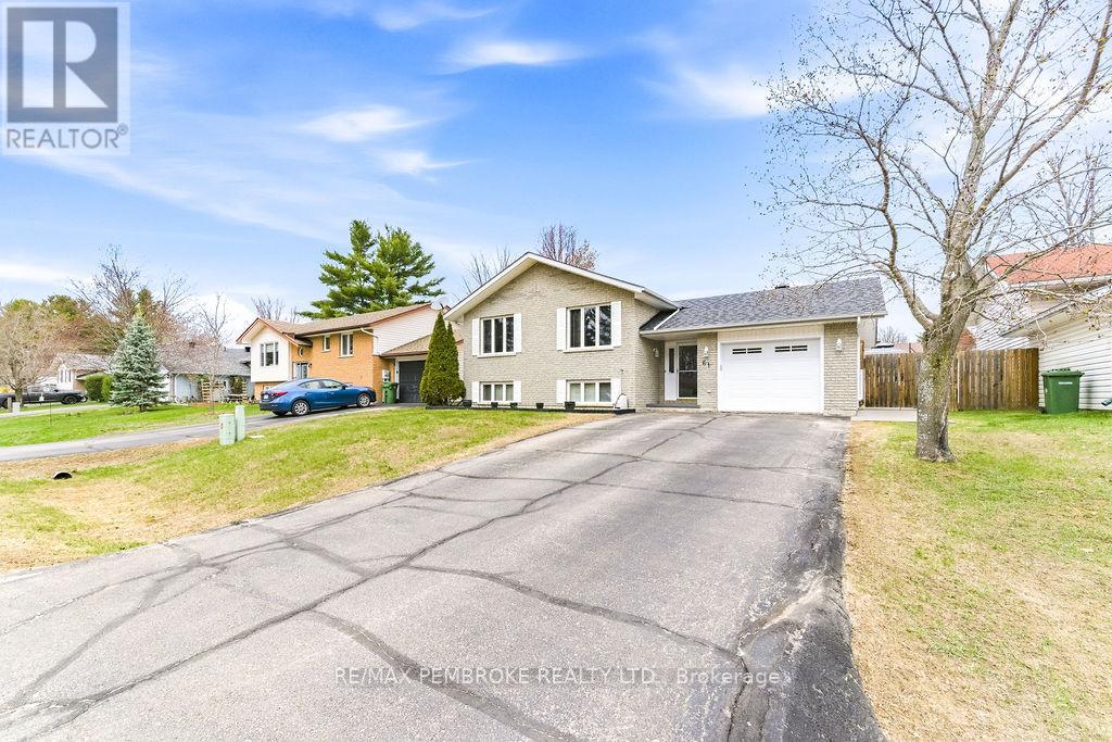 61 Woodland Crescent, Petawawa, Ontario  K8H 3L9 - Photo 1 - X13102448