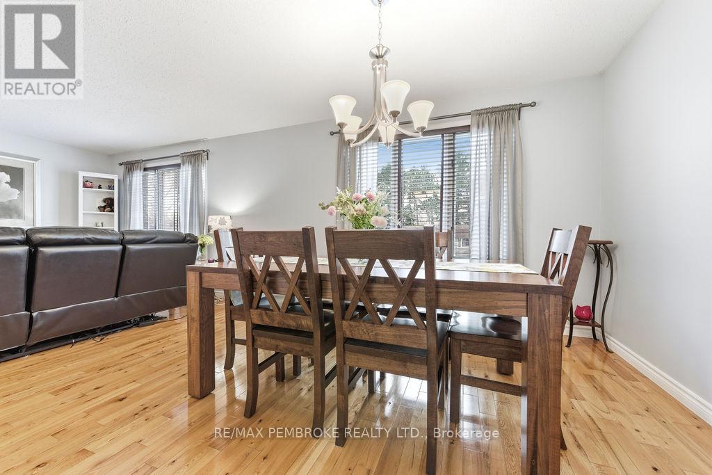 61 Woodland Crescent, Petawawa, Ontario  K8H 3L9 - Photo 10 - X13102448