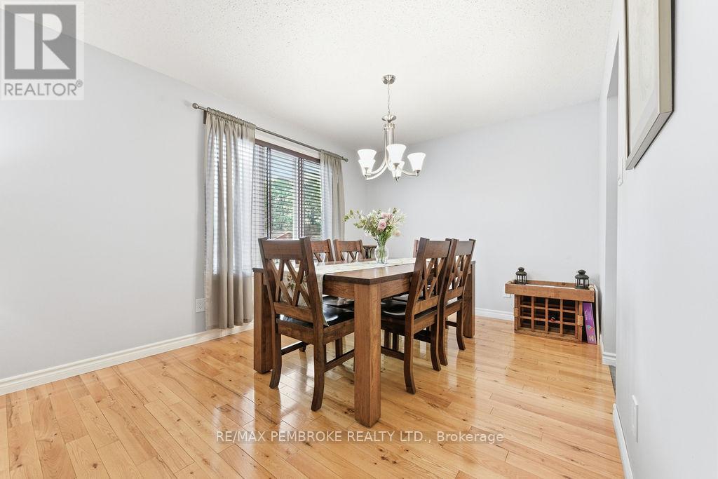 61 Woodland Crescent, Petawawa, Ontario  K8H 3L9 - Photo 11 - X13102448