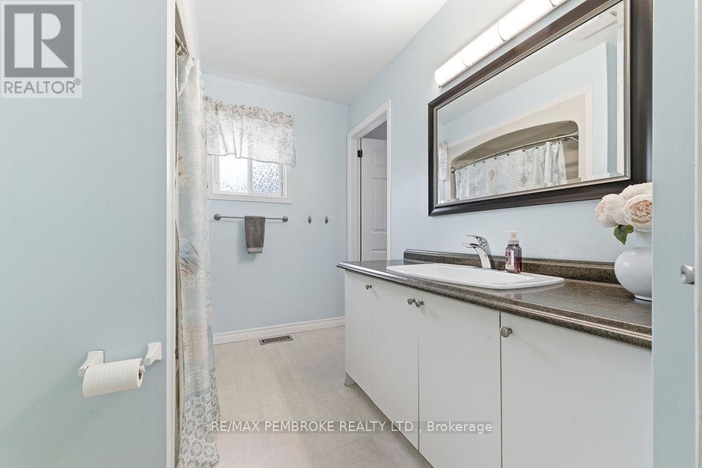 61 Woodland Crescent, Petawawa, Ontario  K8H 3L9 - Photo 18 - X13102448