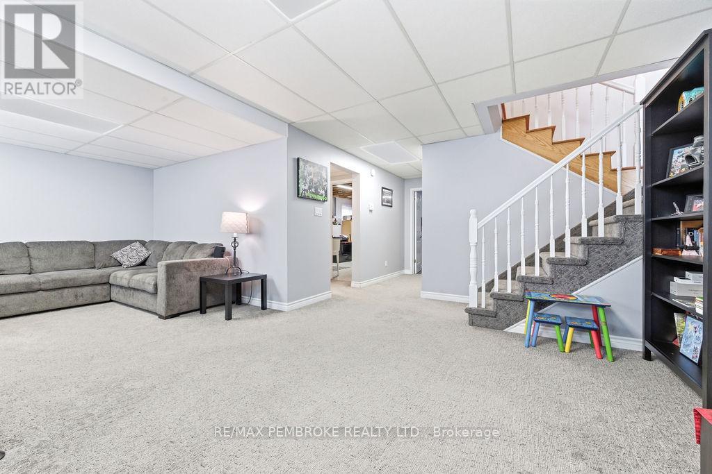 61 Woodland Crescent, Petawawa, Ontario  K8H 3L9 - Photo 23 - X13102448