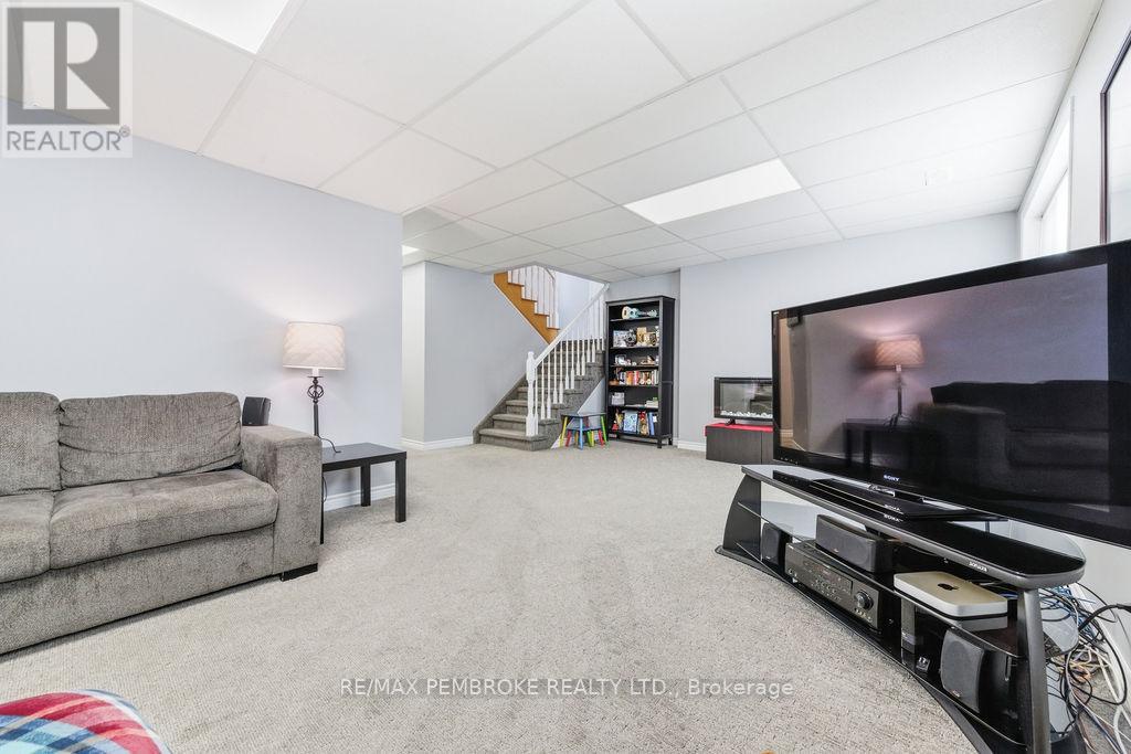 61 Woodland Crescent, Petawawa, Ontario  K8H 3L9 - Photo 24 - X13102448