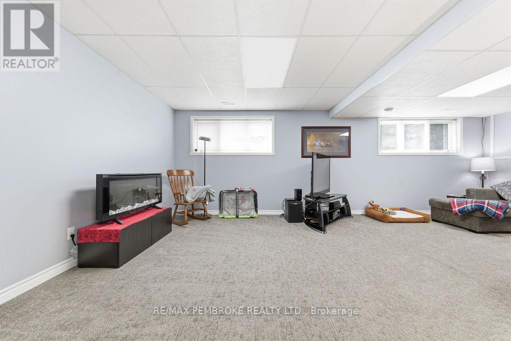 61 Woodland Crescent, Petawawa, Ontario  K8H 3L9 - Photo 25 - X13102448