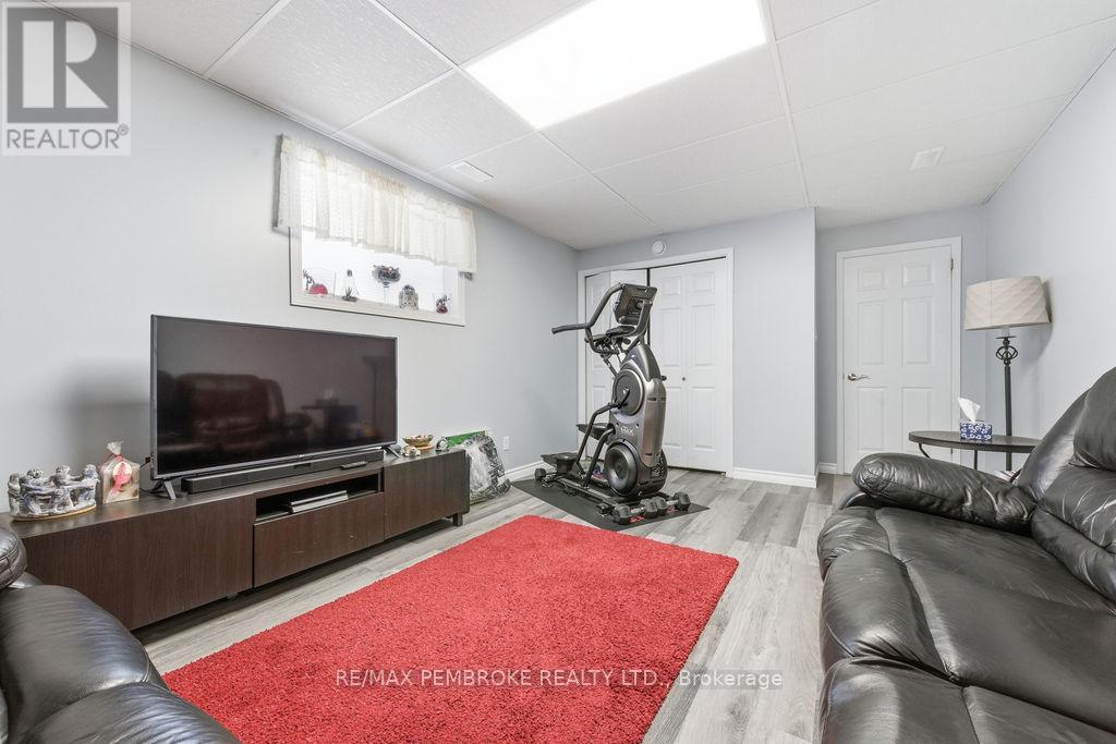 61 Woodland Crescent, Petawawa, Ontario  K8H 3L9 - Photo 29 - X13102448