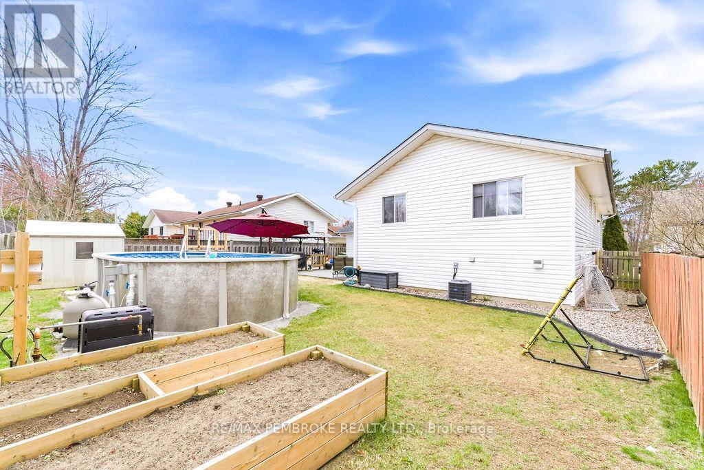 61 Woodland Crescent, Petawawa, Ontario  K8H 3L9 - Photo 37 - X13102448