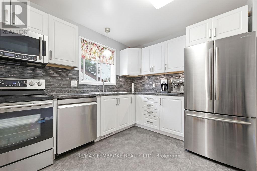 61 Woodland Crescent, Petawawa, Ontario  K8H 3L9 - Photo 5 - X13102448
