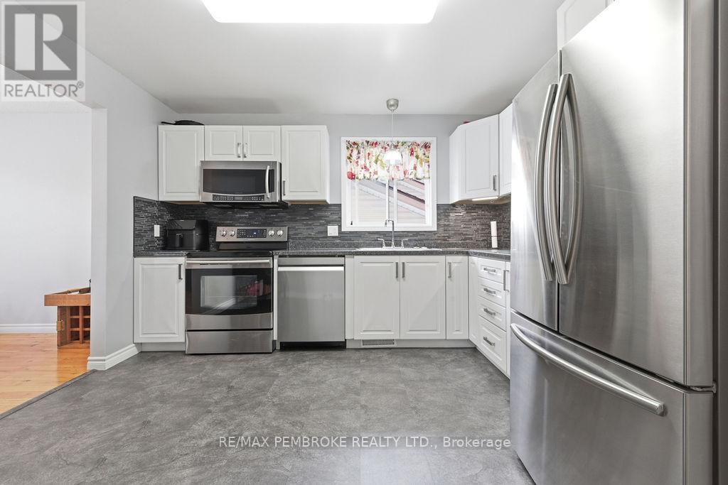 61 Woodland Crescent, Petawawa, Ontario  K8H 3L9 - Photo 7 - X13102448
