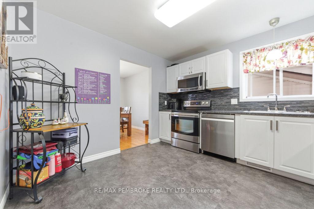 61 Woodland Crescent, Petawawa, Ontario  K8H 3L9 - Photo 8 - X13102448