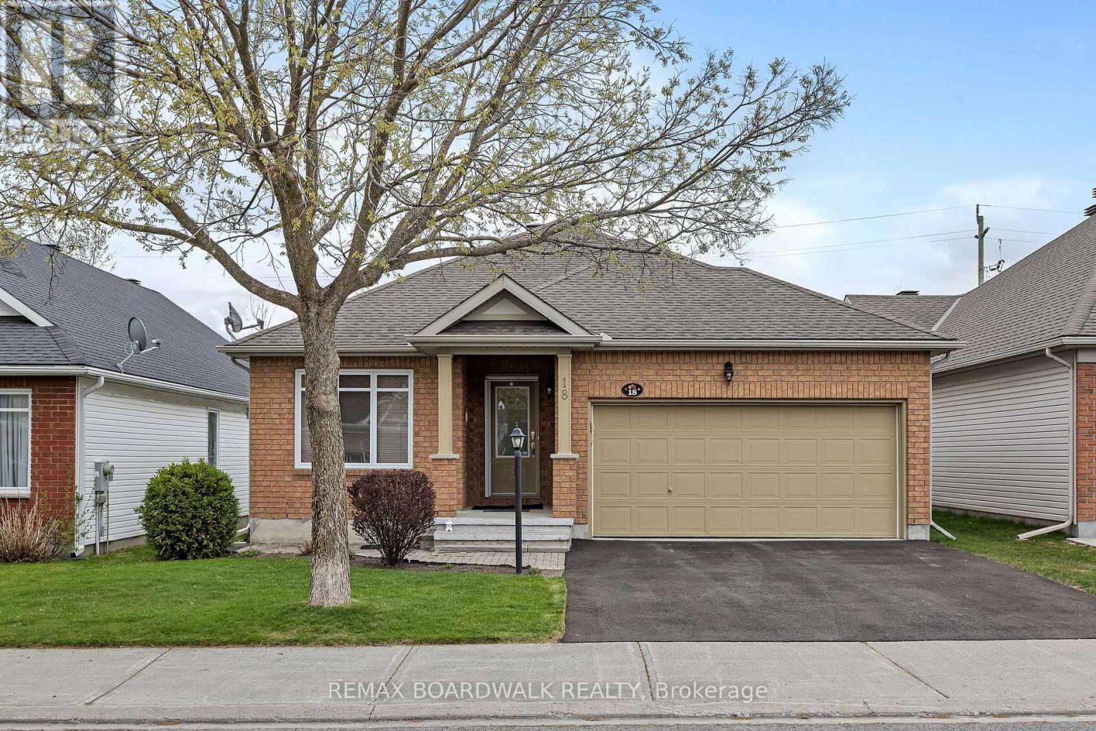 18 FIELDCREST AVENUE, Ottawa, Ontario