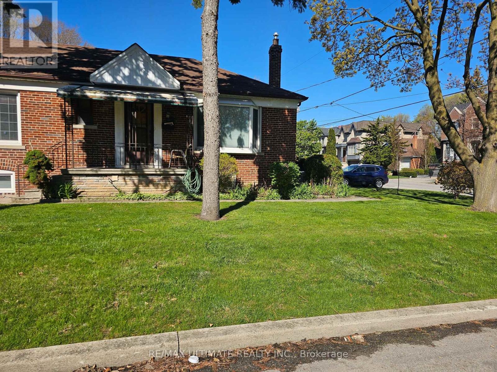 519 DOUGLAS AVENUE, Toronto, Ontario