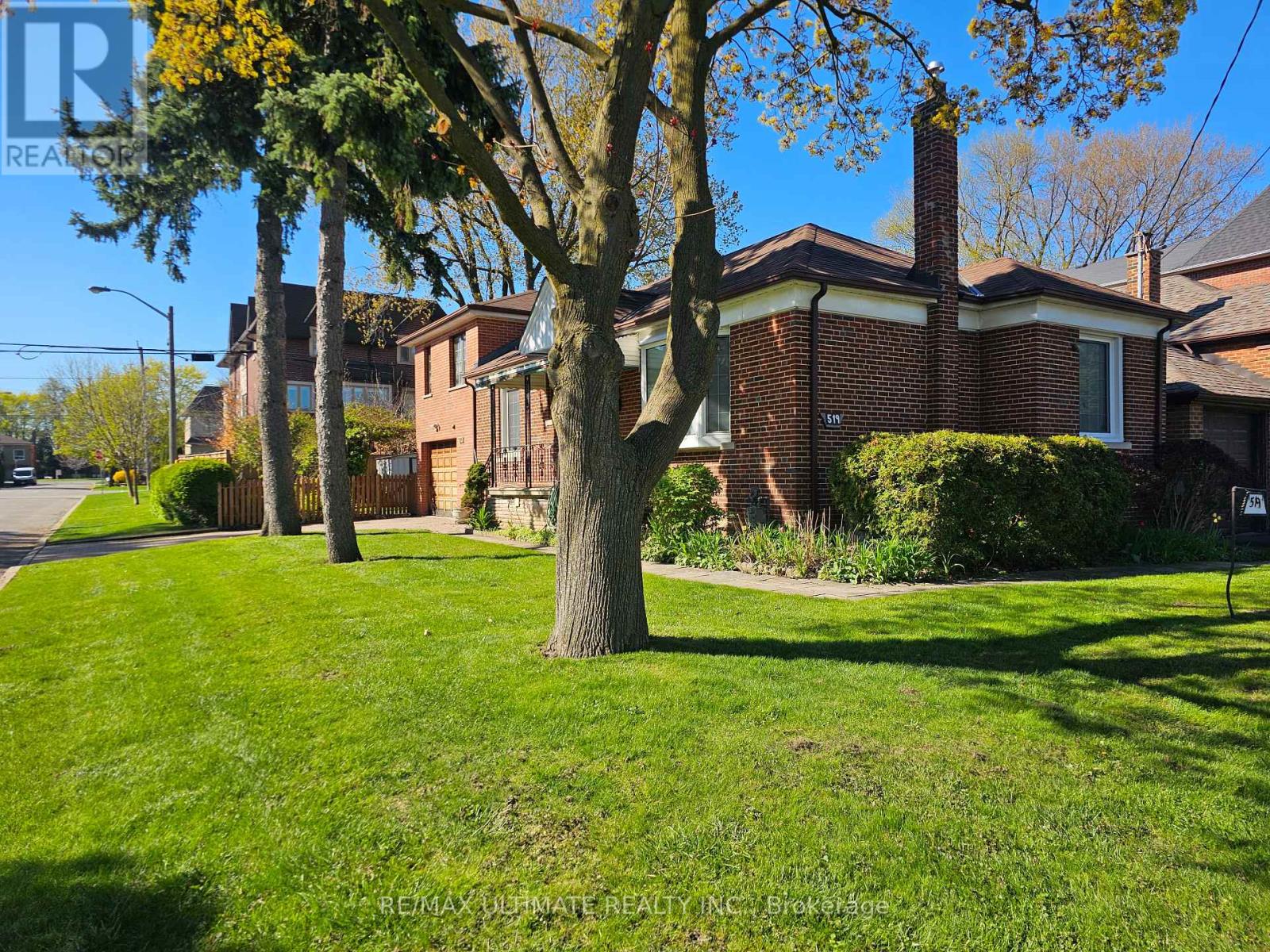 519 Douglas Avenue, Toronto, Ontario  M5M 1H7 - Photo 3 - C13102350