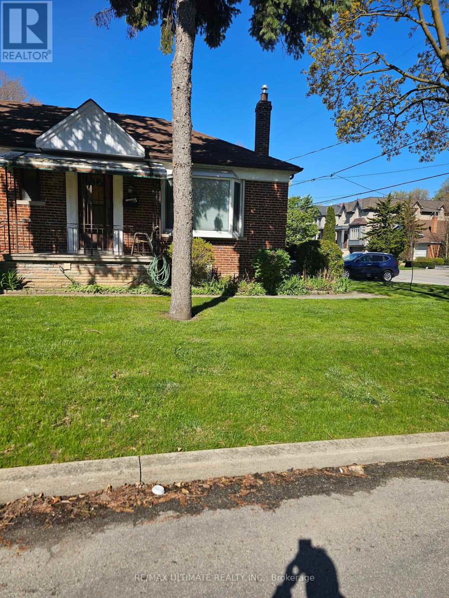 519 Douglas Avenue, Toronto, Ontario  M5M 1H7 - Photo 4 - C13102350