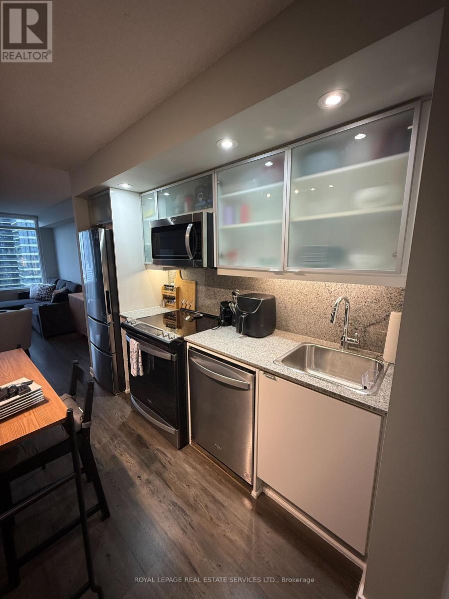 3703 - 25 Telegram Mews S, Toronto, Ontario  M5V 3Z1 - Photo 10 - C13102410