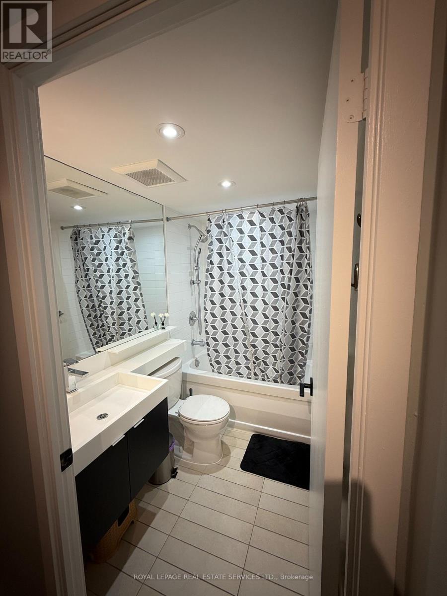 3703 - 25 Telegram Mews S, Toronto, Ontario  M5V 3Z1 - Photo 12 - C13102410
