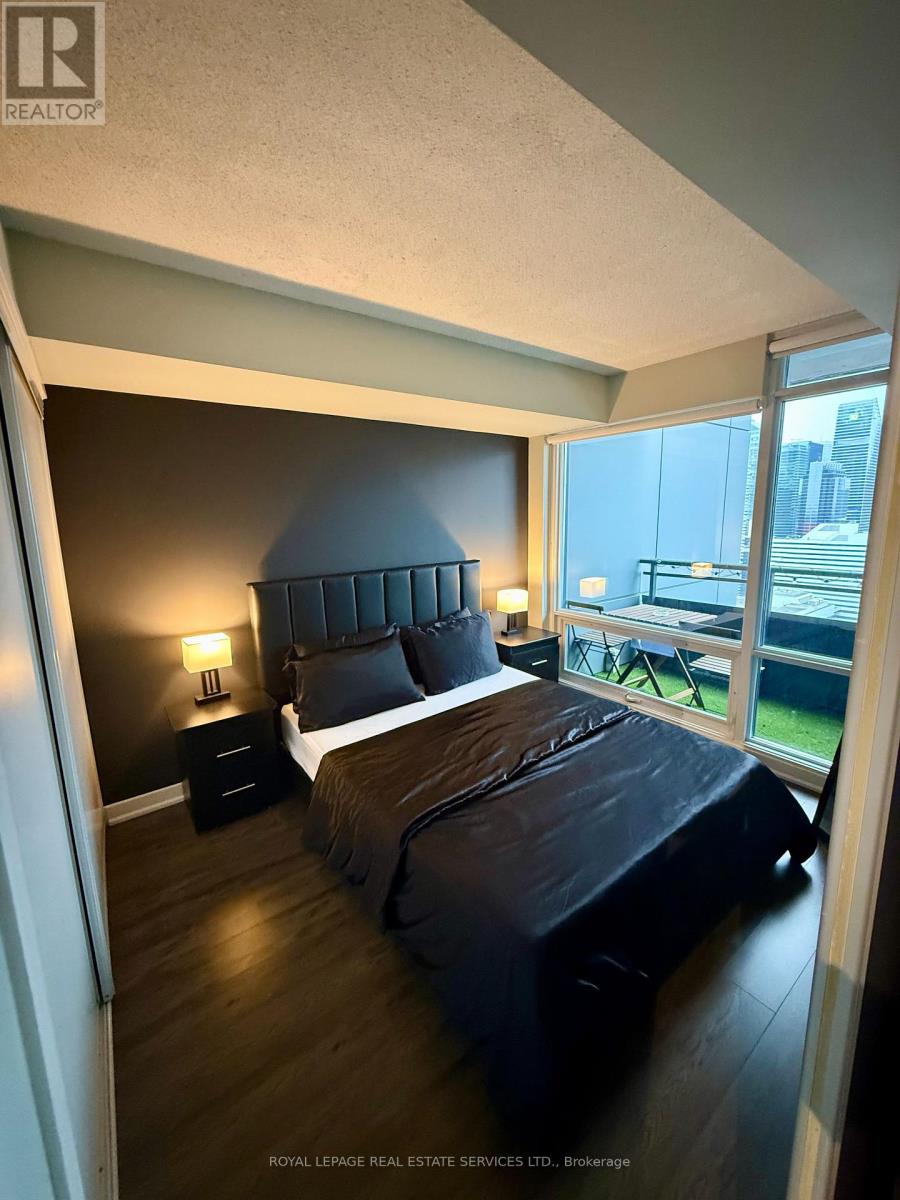 3703 - 25 Telegram Mews S, Toronto, Ontario  M5V 3Z1 - Photo 13 - C13102410
