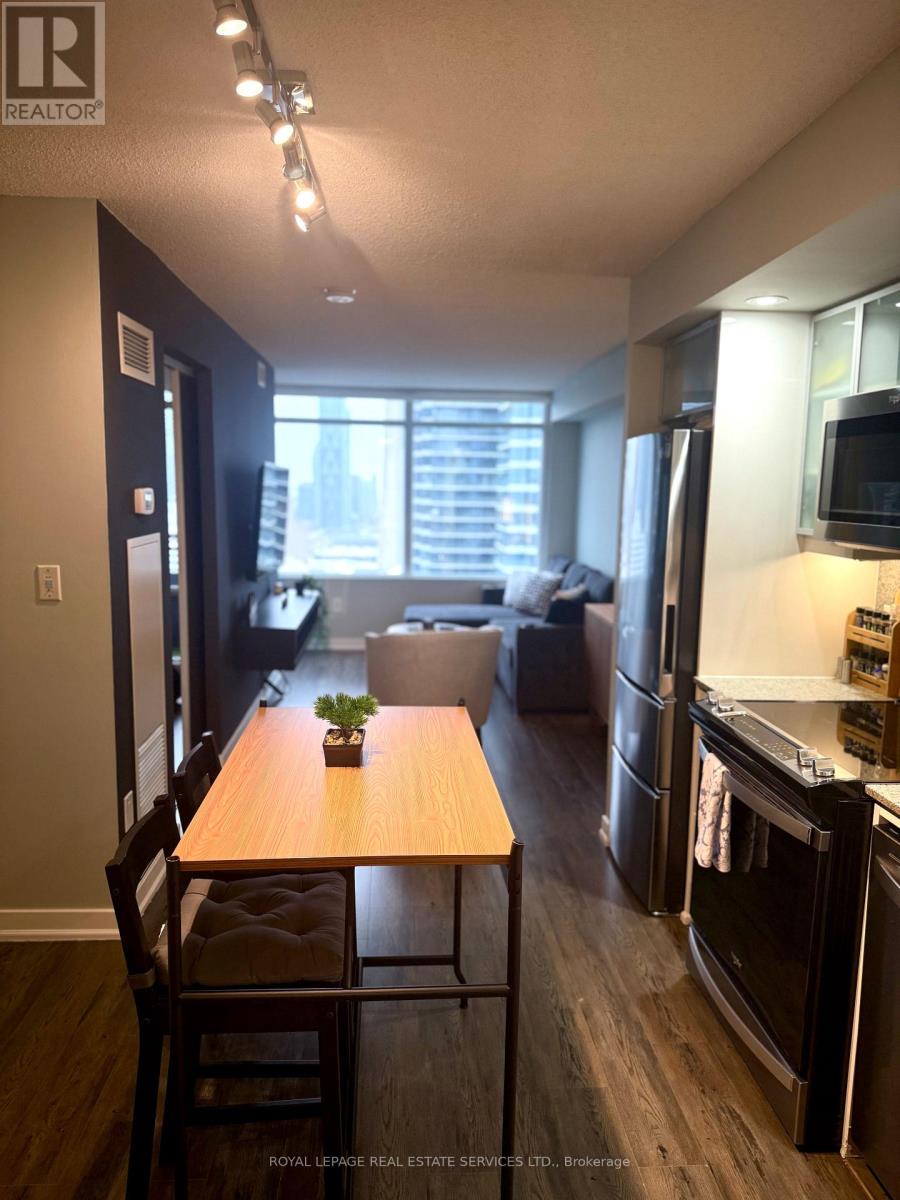 3703 - 25 Telegram Mews S, Toronto, Ontario  M5V 3Z1 - Photo 2 - C13102410