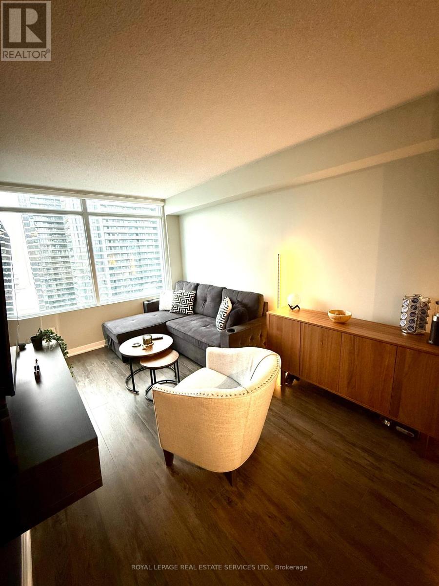 3703 - 25 Telegram Mews S, Toronto, Ontario  M5V 3Z1 - Photo 3 - C13102410