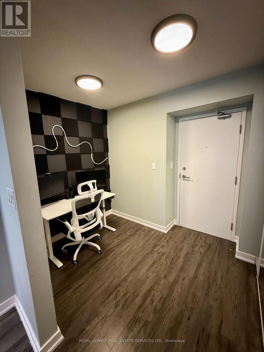 3703 - 25 Telegram Mews S, Toronto, Ontario  M5V 3Z1 - Photo 9 - C13102410