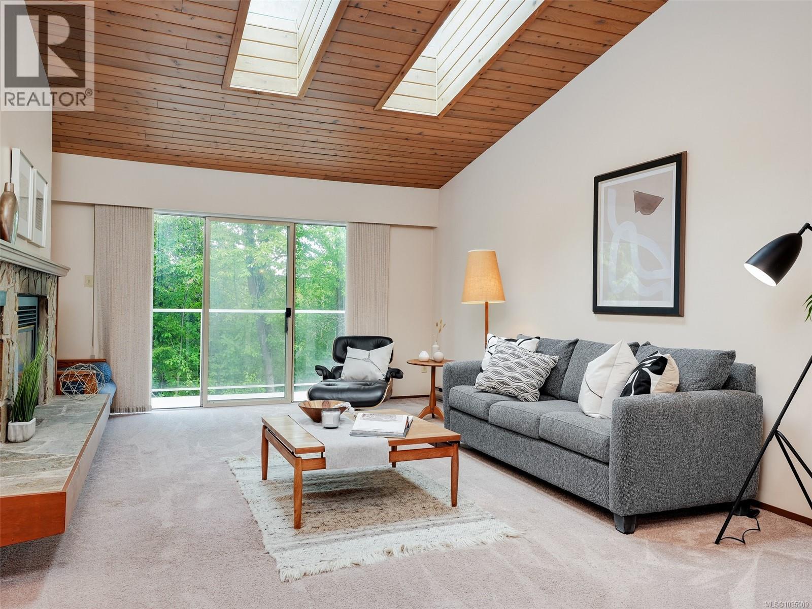 20 2020 White Birch Rd, Sidney, British Columbia  V8L 2R1 - Photo 2 - 1035009