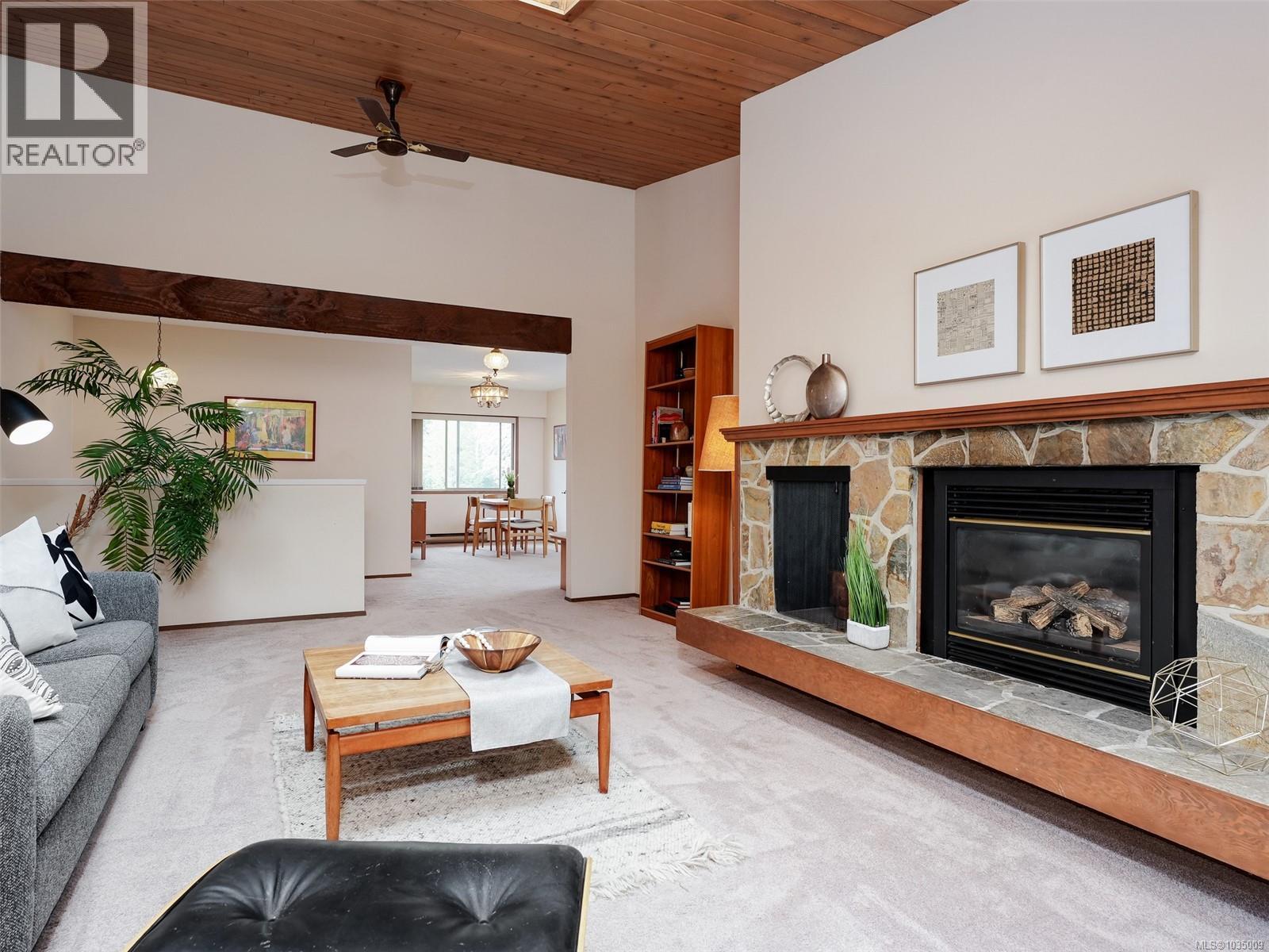 20 2020 White Birch Rd, Sidney, British Columbia  V8L 2R1 - Photo 3 - 1035009