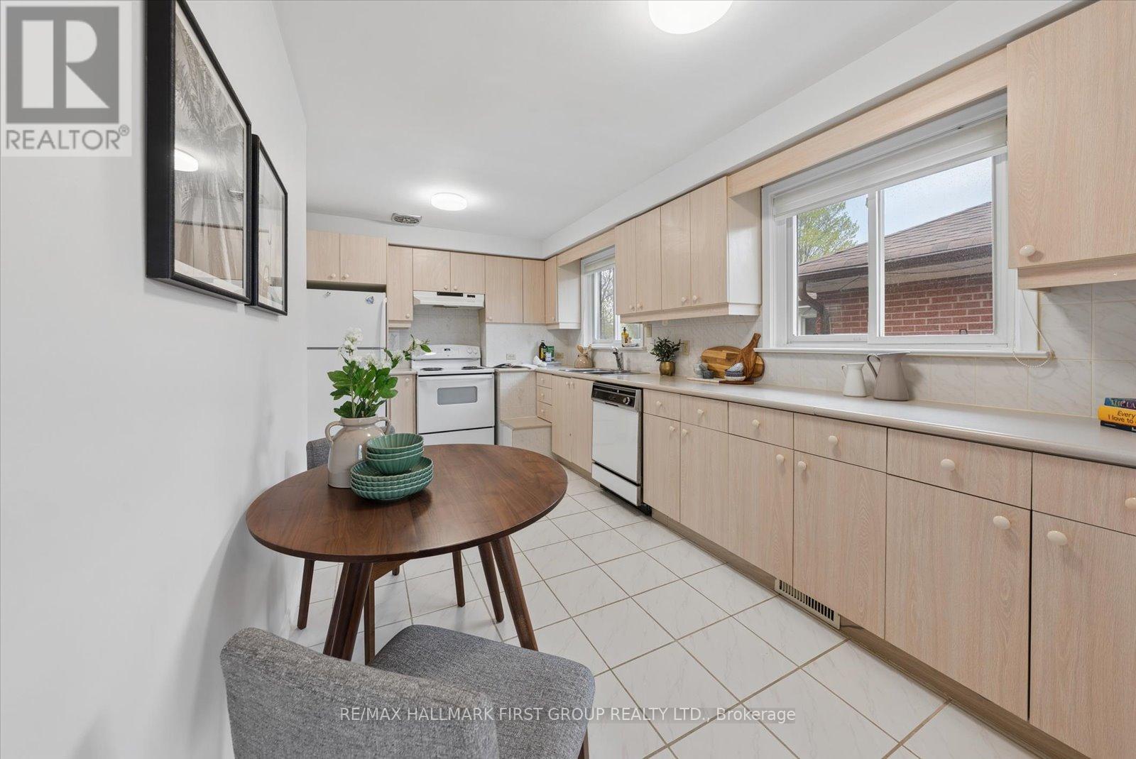 19 Madrid Street, Toronto, Ontario  M1P 4L7 - Photo 7 - E13102286
