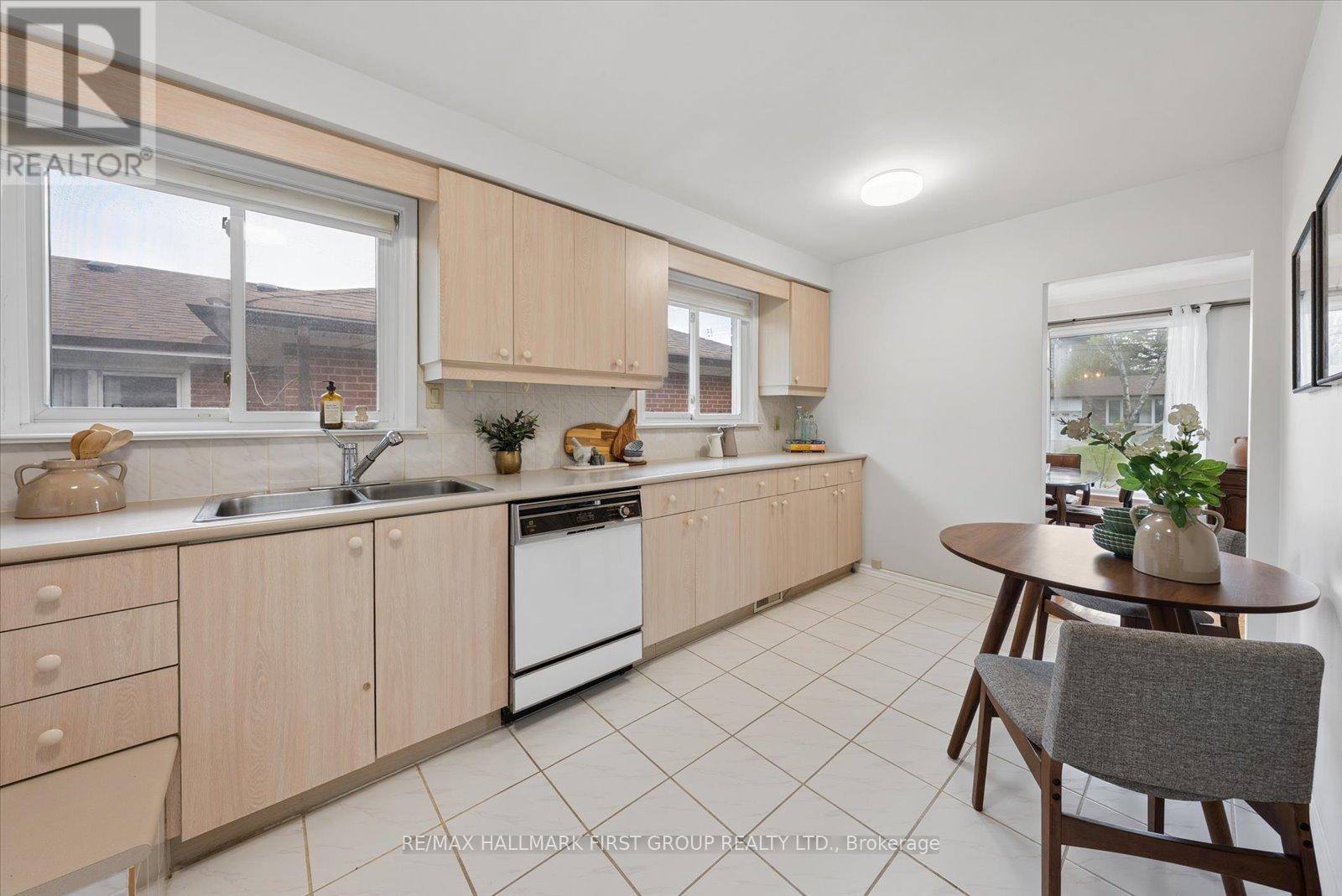 19 Madrid Street, Toronto, Ontario  M1P 4L7 - Photo 8 - E13102286