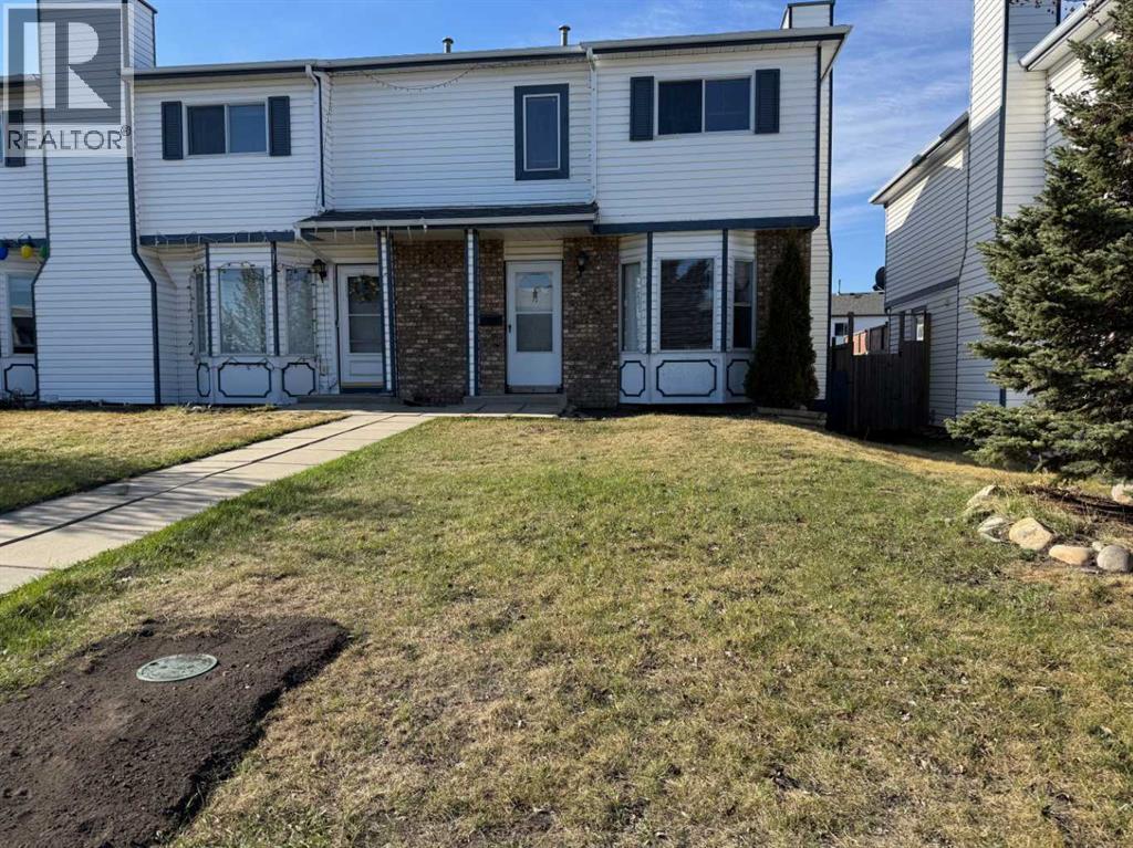 11 Ellenwood Drive, Red Deer, Alberta  T4R 2E3 - Photo 1 - A2309441