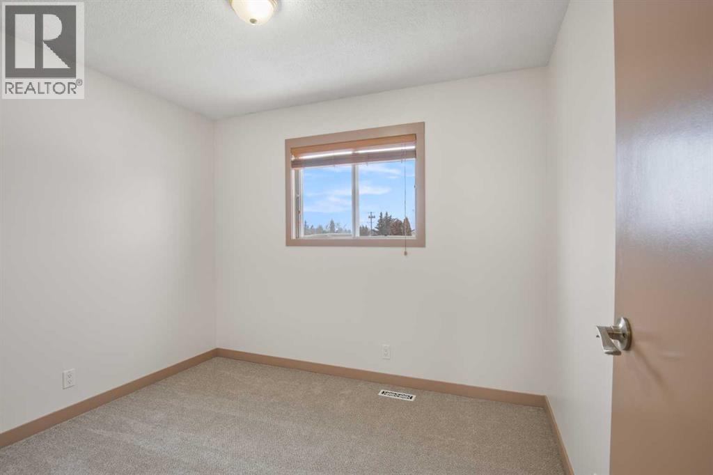 11 Ellenwood Drive, Red Deer, Alberta  T4R 2E3 - Photo 11 - A2309441
