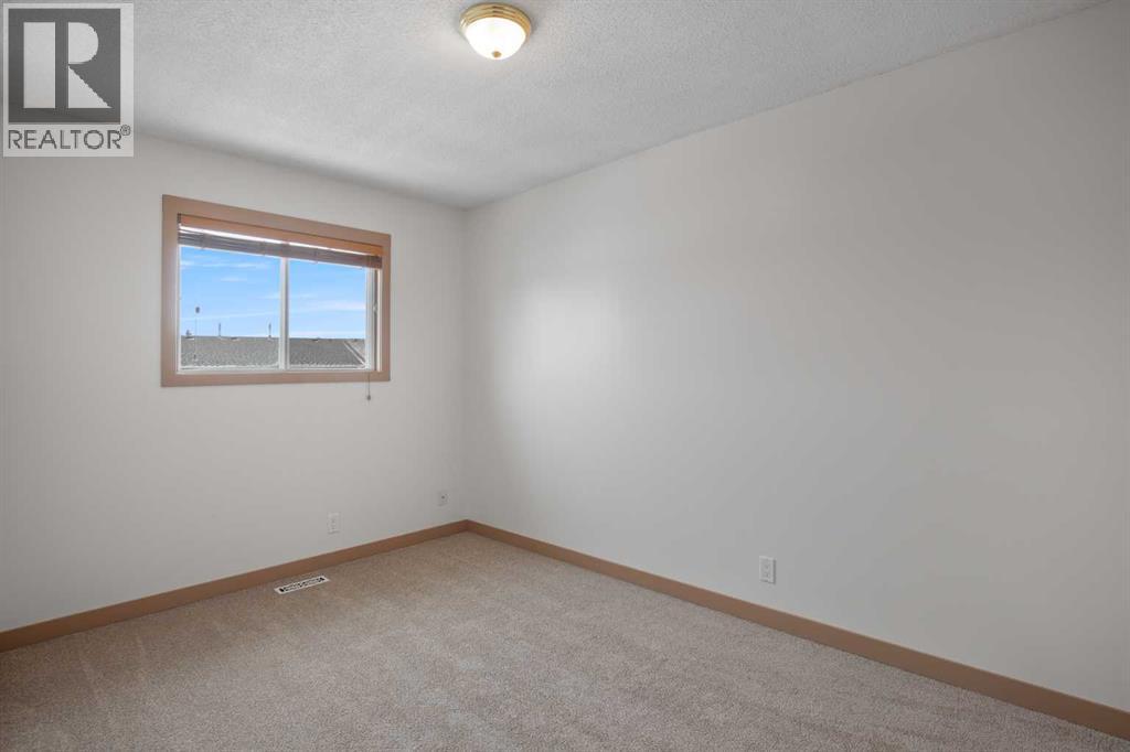 11 Ellenwood Drive, Red Deer, Alberta  T4R 2E3 - Photo 12 - A2309441