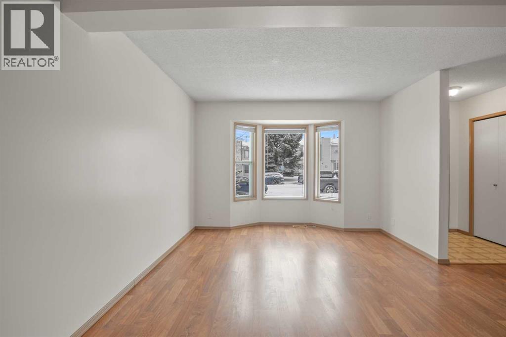 11 Ellenwood Drive, Red Deer, Alberta  T4R 2E3 - Photo 4 - A2309441