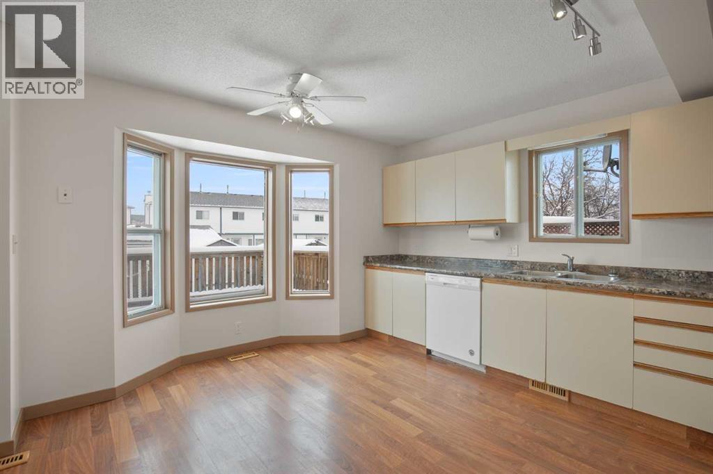 11 Ellenwood Drive, Red Deer, Alberta  T4R 2E3 - Photo 6 - A2309441