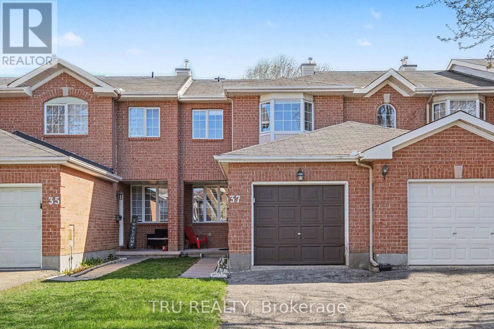 37 DAVENTRY CRESCENT, Ottawa, Ontario