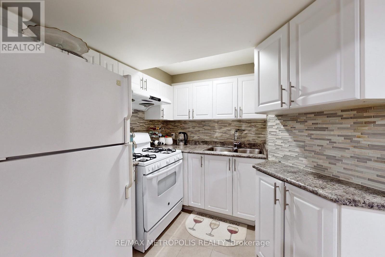 14 Piazza Crescent, Vaughan, Ontario  L4H 2C8 - Photo 29 - N13102348