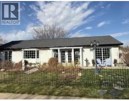 1006 9 Street N, Lethbridge, Alberta