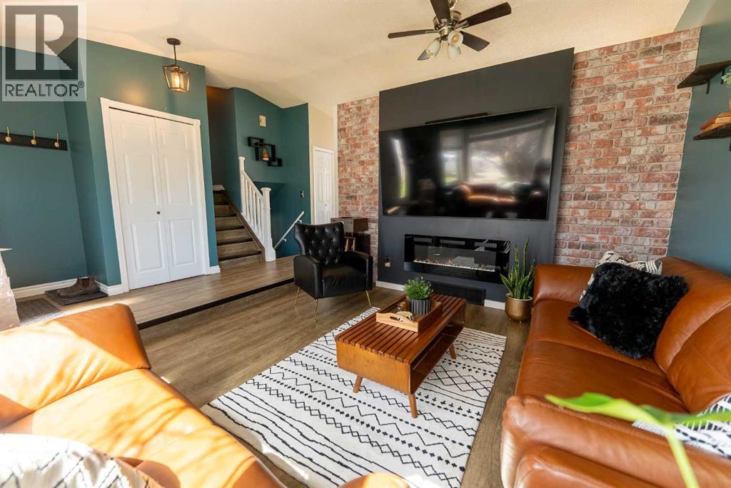18 Dunlop Street, Red Deer, Alberta  T4R 2G6 - Photo 2 - A2308772